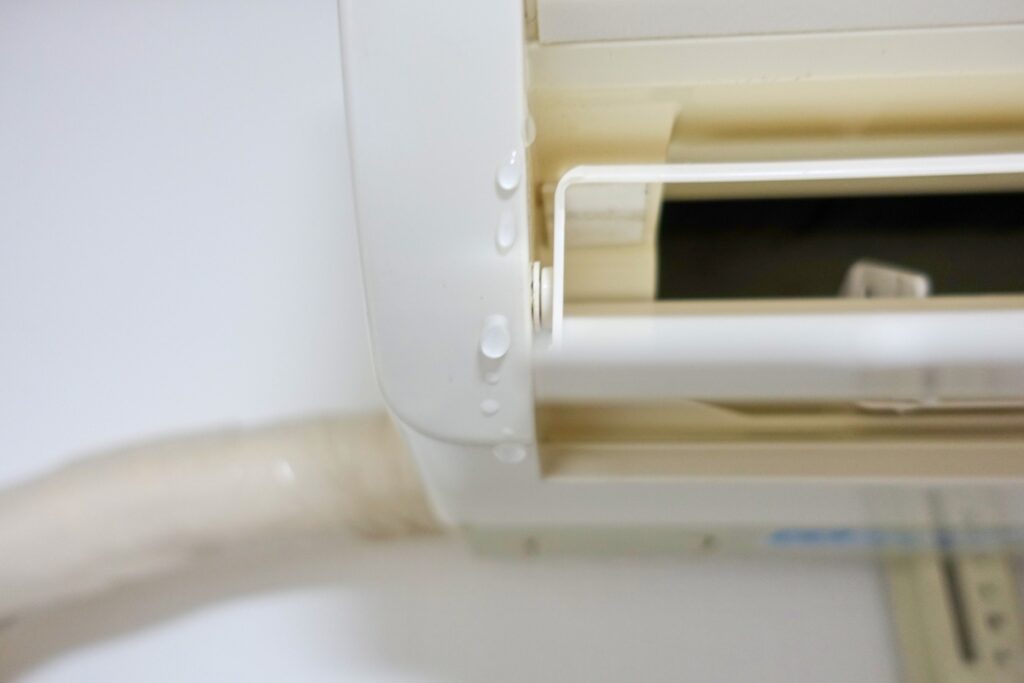 エアコンが水漏れするのはなぜ？基本のしくみを理解しよう