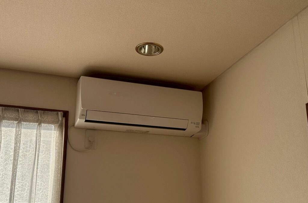 矢掛町・エアコン取付け工事｜nocria(富士通)を設置し、今年の夏を快適に！ (2)